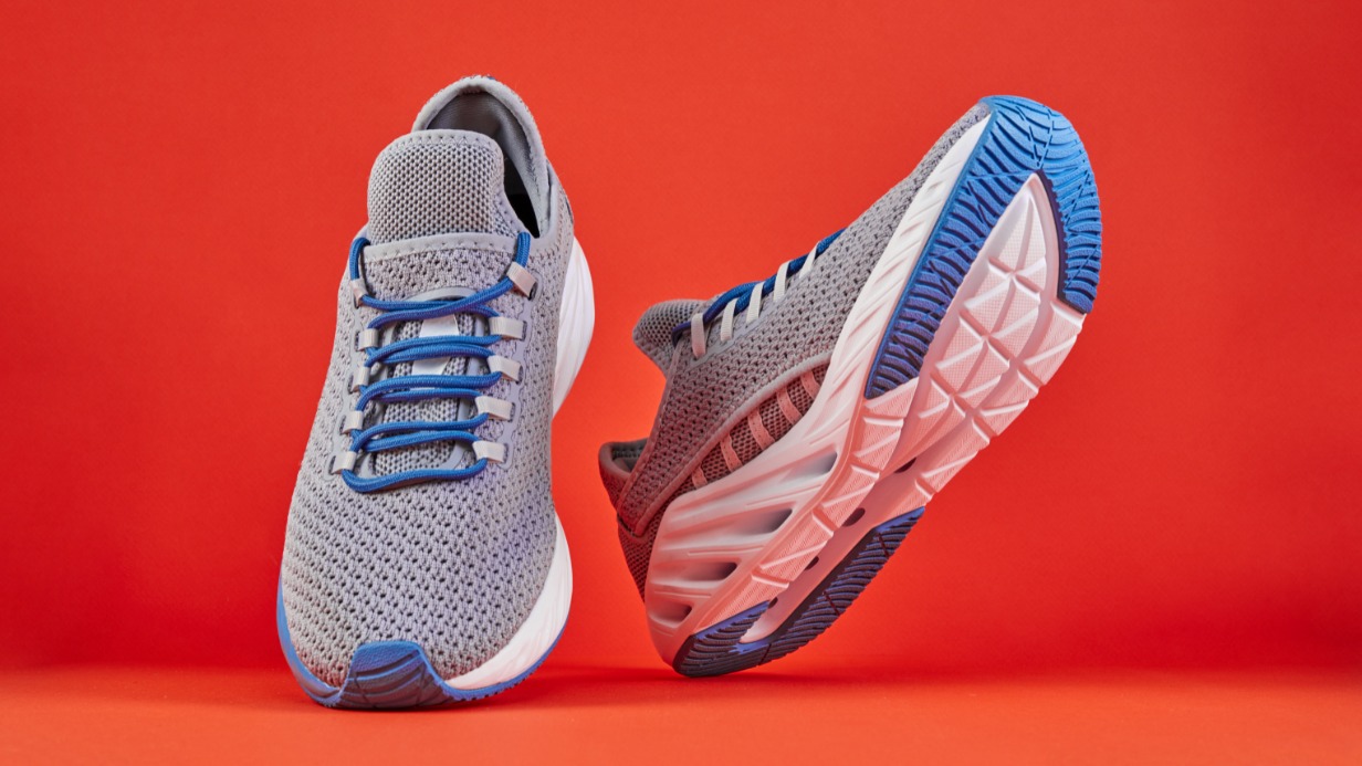 100 тысяч шагов, голодовка и капельницы: каким безумным трендам следует медийная молодежь