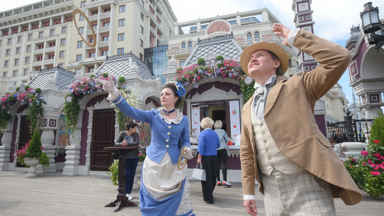 Участники фестиваля «Времена и эпохи» Марина Тарабановская и Дмитрий Левыкин