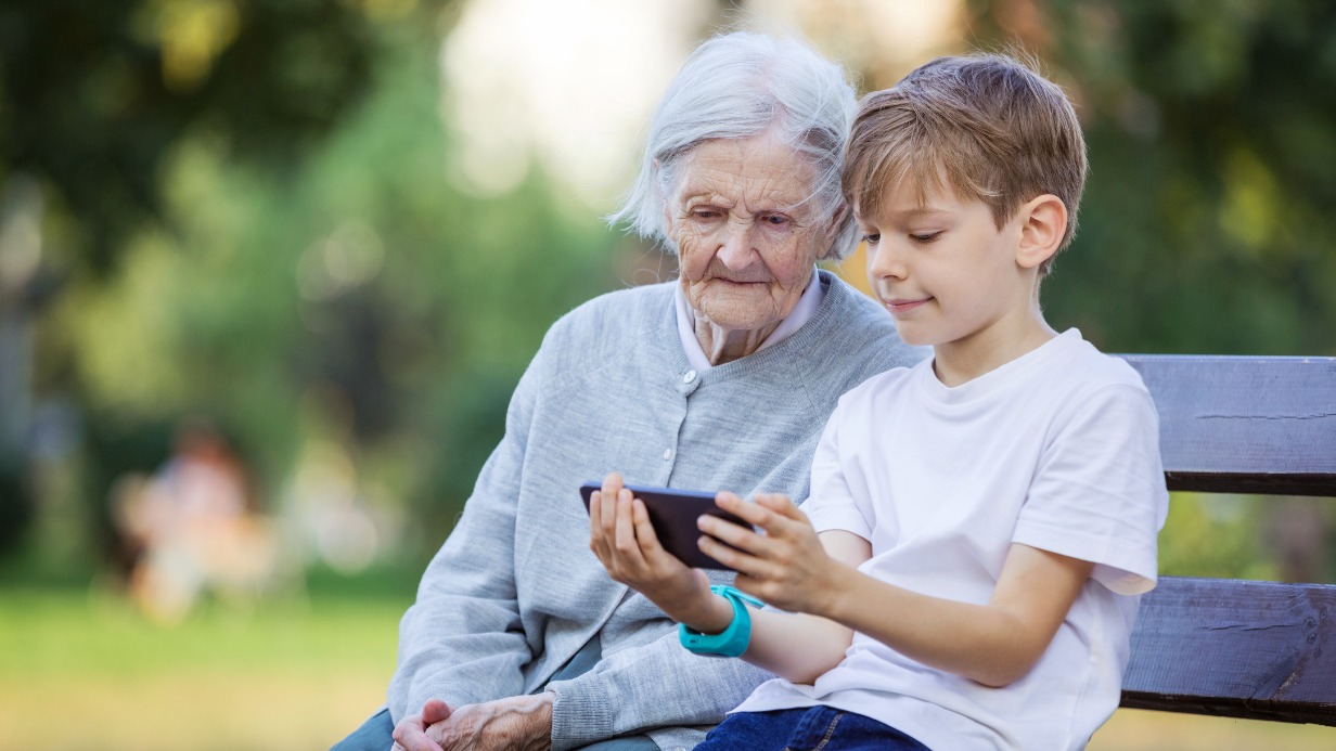 68128e8082682c0f4d17b70a Напрягай мозги, бабуль: как смартфоны помогают в борьбе с деменцией