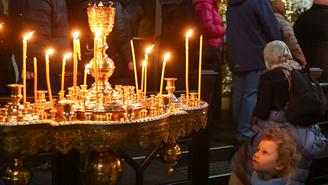 Благодатный огонь доставили на пасхальную службу в Москву