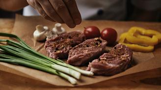 Красное мясо: польза и вред для здоровья, сердца и психики — что говорят врачи