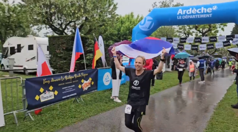 Россиянин Заборский выиграл марафон «6 дней Франции», финишировав с флагом РФ