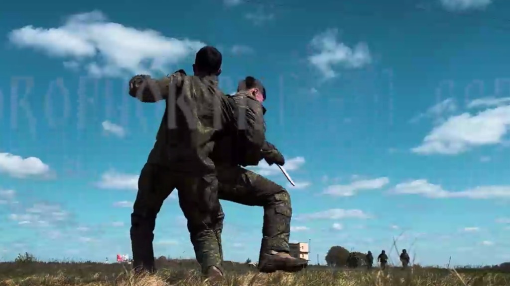 Бой военного из КНДР с вооруженным противником на полигоне в РФ сняли на видео