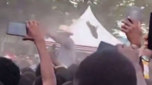 В президента Кении Руто кинули ботинок во время выступления