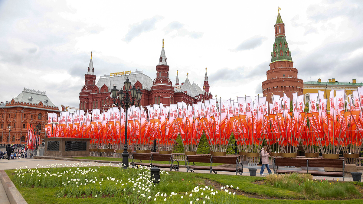 С наступающим Днем Победы москвичей поздравили общественные деятели столицы