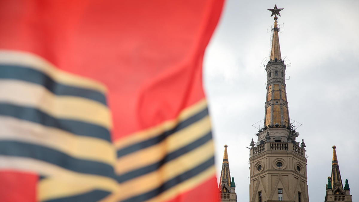 С наступающим Днем Победы ветеранов поздравили представители госструктур Москвы