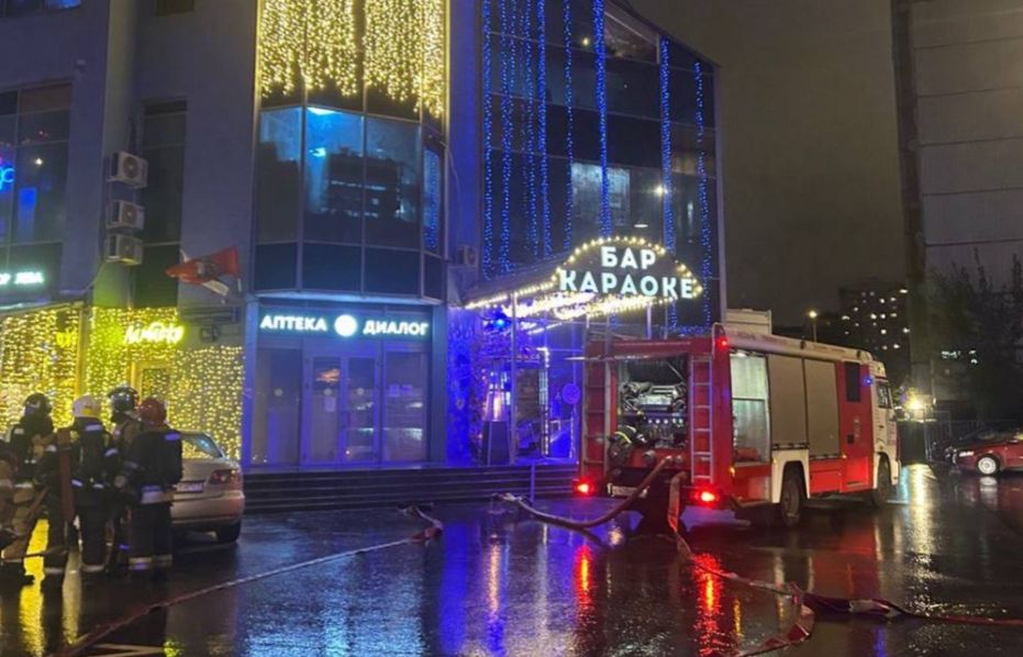 Двух человек спасли сотрудники МЧС России при пожаре на северо-востоке Москвы