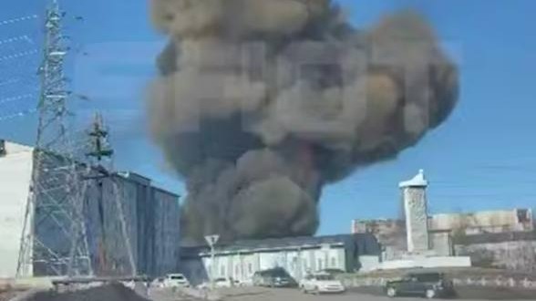 Появились кадры первых минут после мощного взрыва на фабрике в Якутии