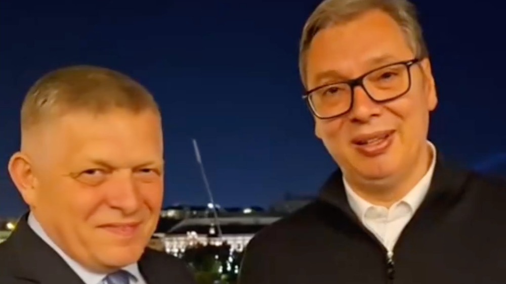 «Сербы и словаки — братья навек»: Вучич и Фицо записали видео на фоне Кремля
