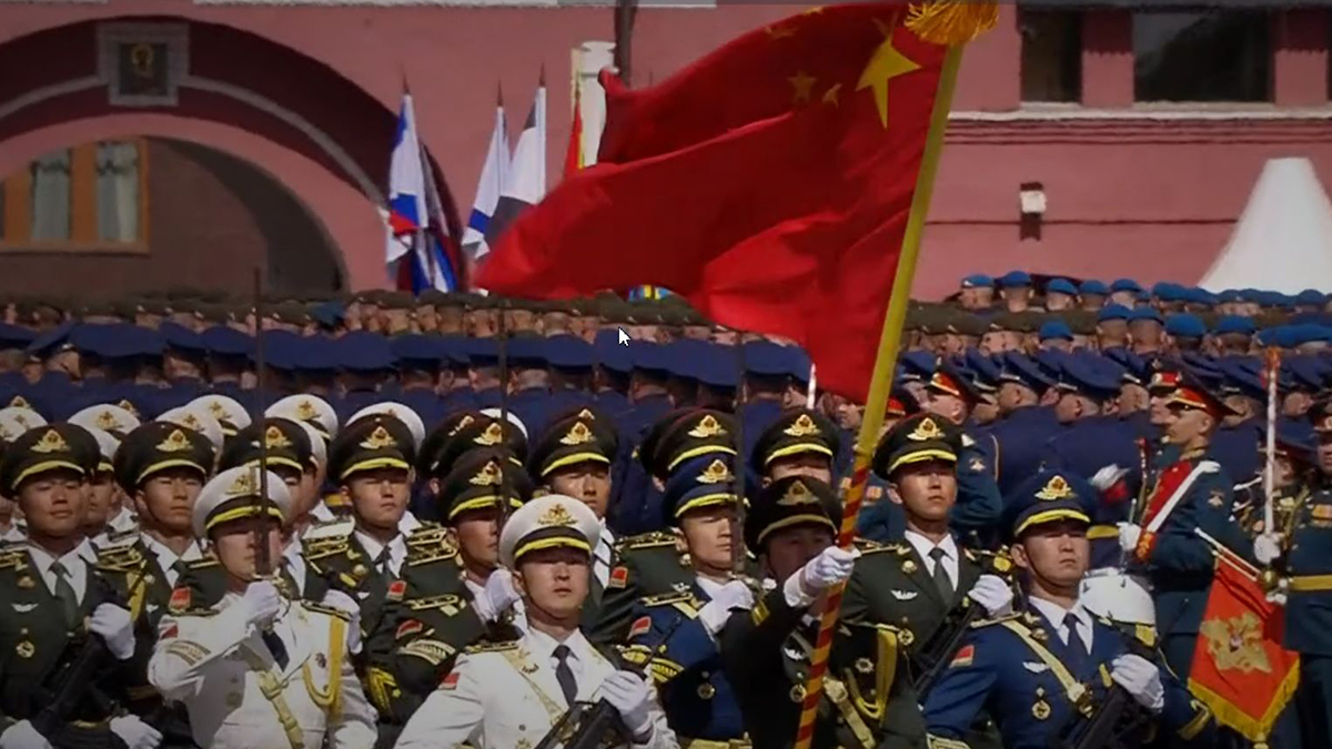 Китайские военные прошли на параде Победы на Красной площади