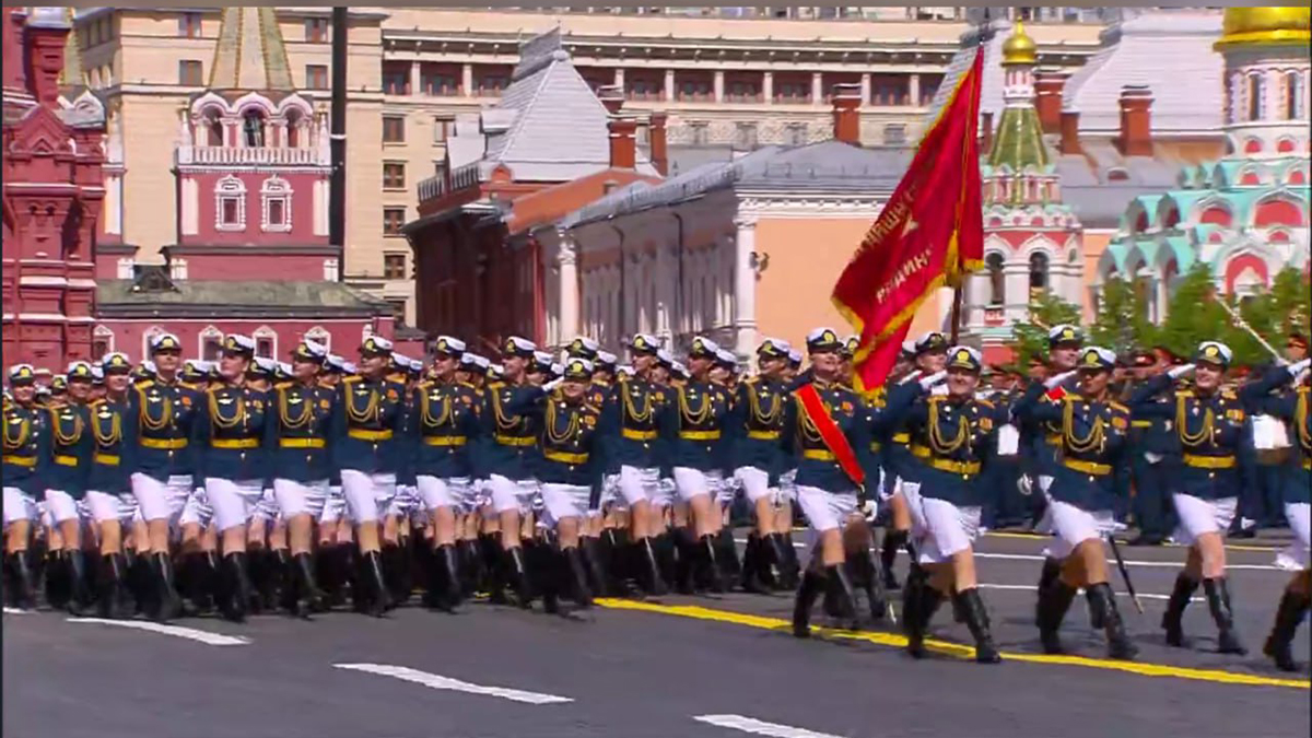 Женщины-военнослужащие приняли участие в параде Победы