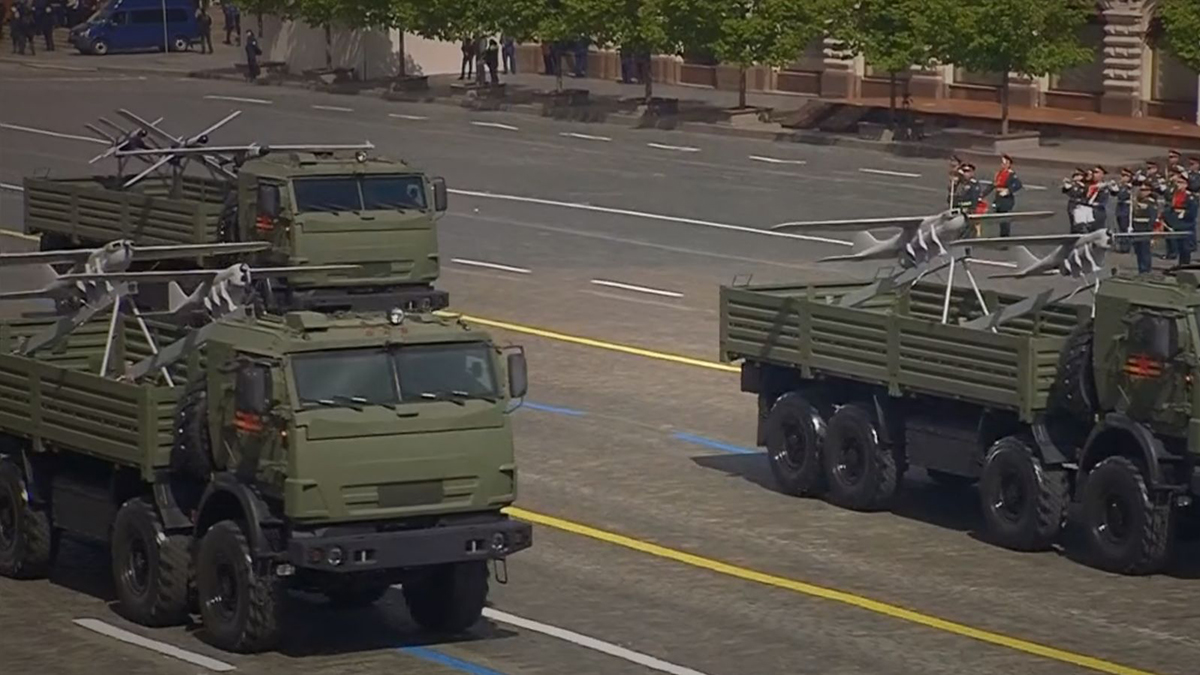 Колонна войск беспилотных систем впервые прошла по Красной площади