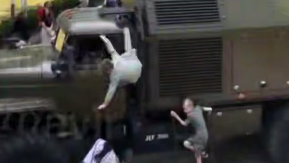 Ребенок в Армавире упал с большегруза во время выставки военной техники 