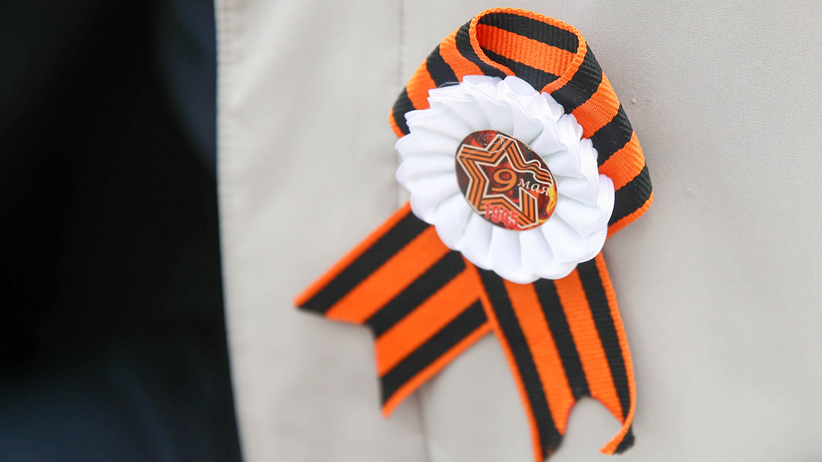 Стример, плюнувший на георгиевскую ленту, смог избежать ареста