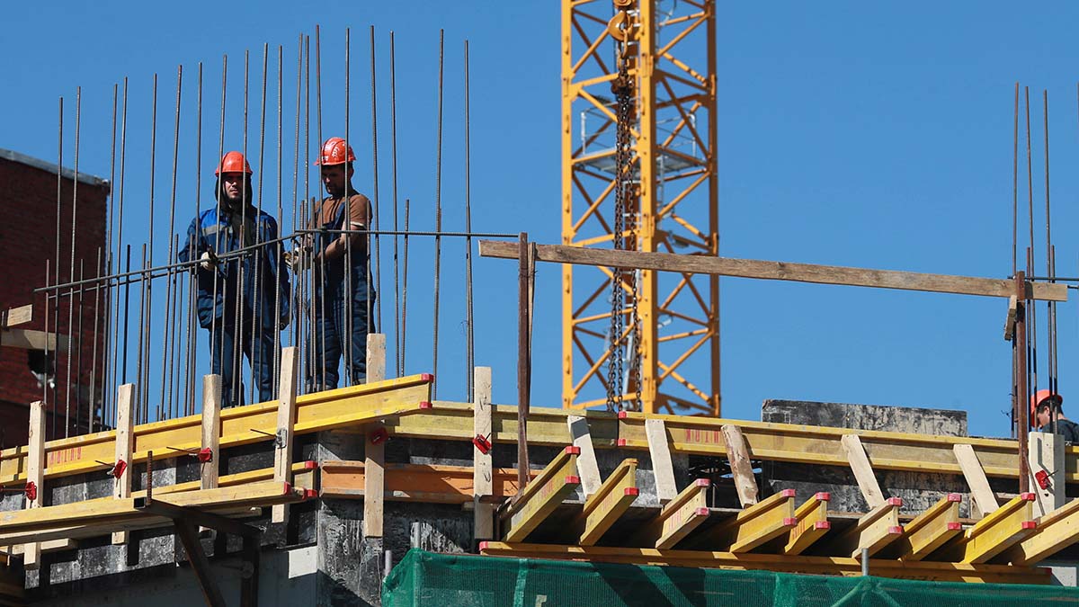 Владимир Ефимов: В 2025 году экспертиза строительных проектов позволила сэкономить более 100 миллиардов рублей