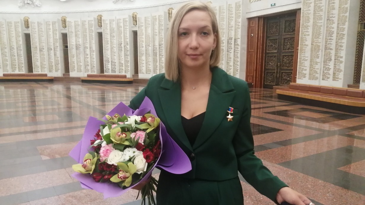 Герой ДНР Екатерина Надубовая в Музее Победы получила медаль «За помощь специальной военной операции»