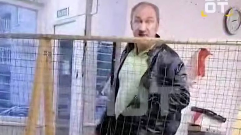 Мужчина ворвался в волонтерский центр в Подмосковье и избил пенсионера