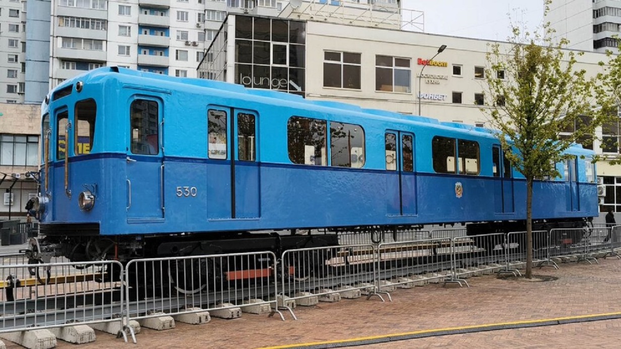 Вагон типа «Г», выпускавшийся с 1939 по 1955 год, установили в сквере у станции «Сокольники» в рамках празднования 90-летия московского метро