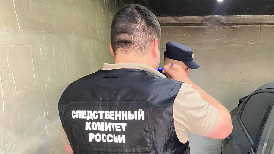 Тела двух маленьких девочек и их матери обнаружили в гараже в Саратове