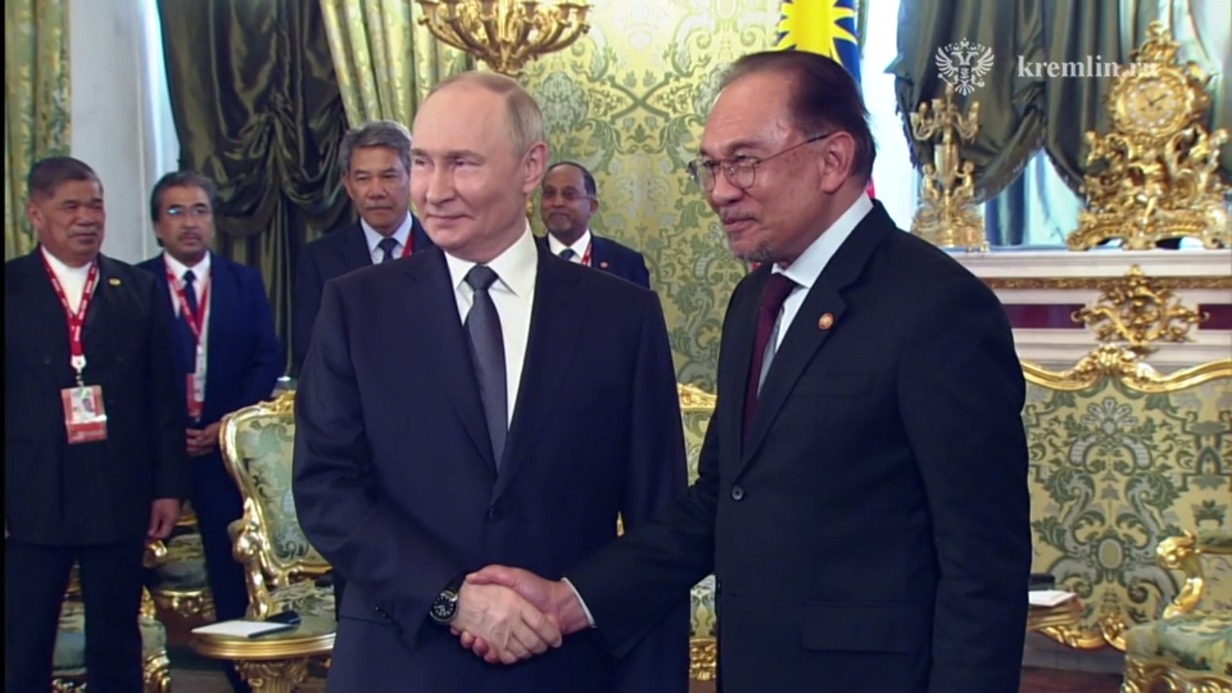Путин начал переговоры с премьером Малайзии Ибрагимом