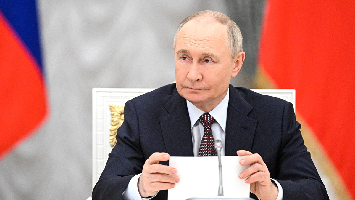 Путин поддержал идею об обязательном ЕГЭ по истории для гуманитариев