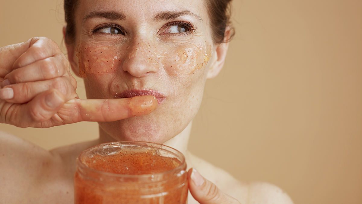 Что лучше: скраб или энзимная пудра