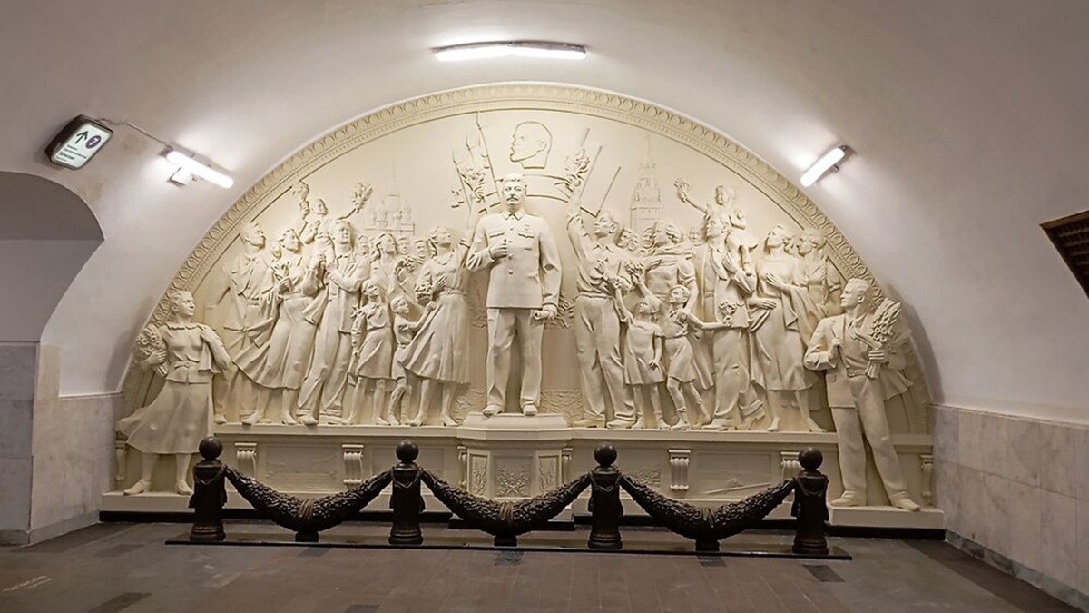 Исторический барельеф вернулся на станцию «Таганская» столичного метро