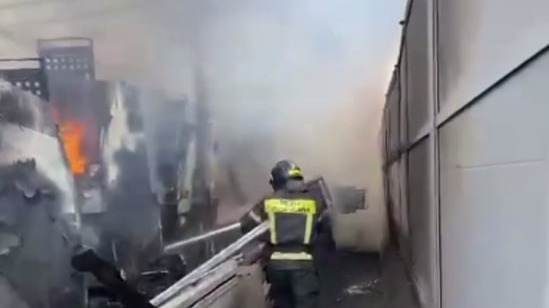 СМИ: Сгоревший на Юго-Восточной хорде в Москве грузовик перевозил банкоматы