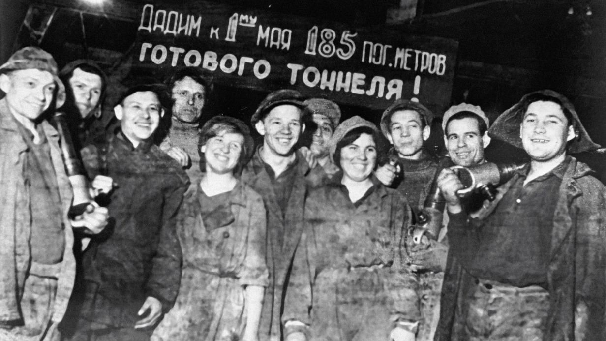 Члены комсомольской бригады Николая Краевского — одной из первых проходческих бригад