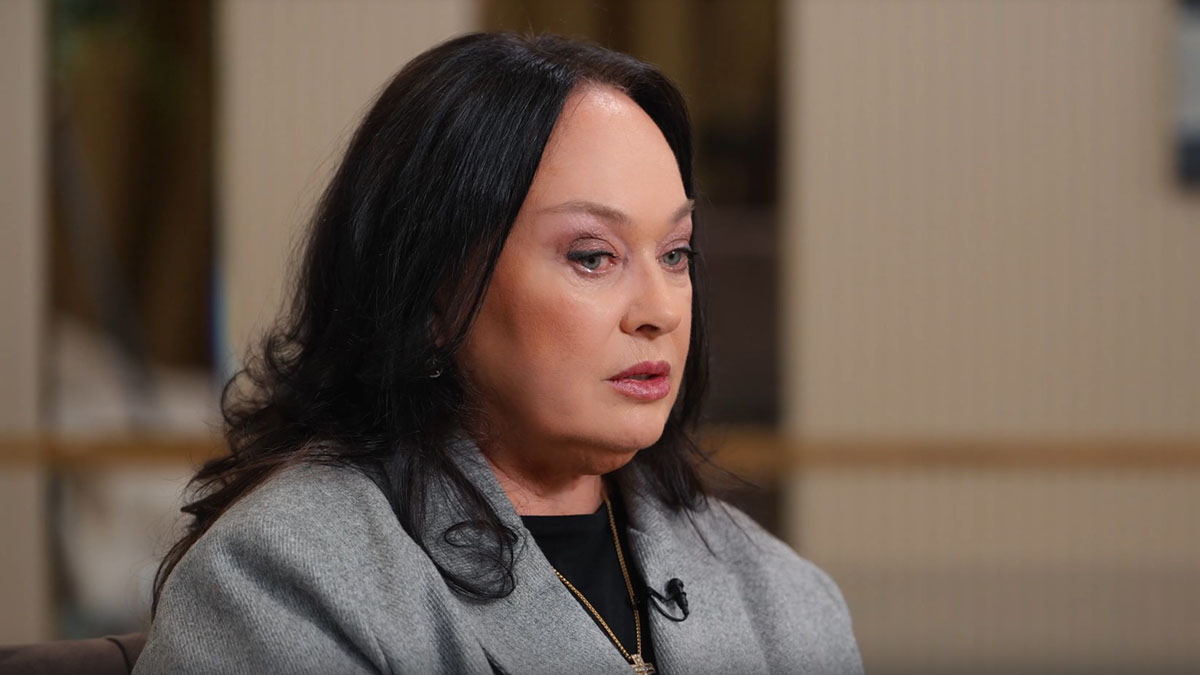 «Прокляну!»: Гузеева пригрозила фанатам, осуждающим ее за воспоминания о матери