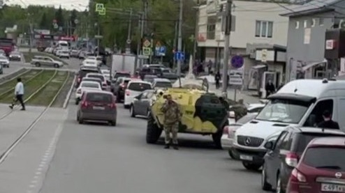 Массовое ДТП с бронетранспортером произошло в Новосибирске