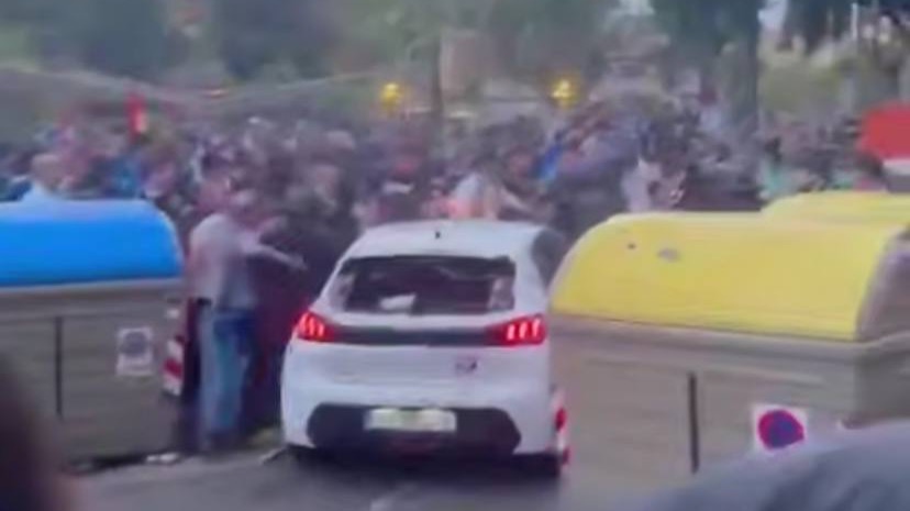 Автомобиль въехал в толпу фанатов у стадиона перед матчем «Эспаньол» — «Барселона»