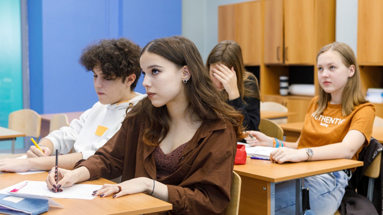 Более пяти тысяч юных москвичей проверили свои знания на Арктическом диктанте 