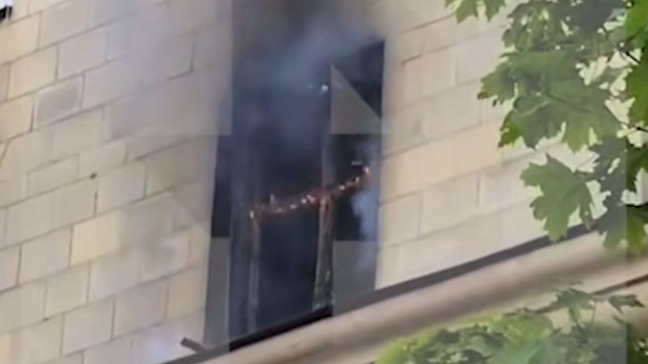 Появились кадры пожара в доме на Ленинградском проспекте