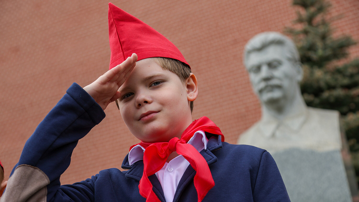 Депутат Матвеев: В России необходимо вернуть октябрят и пионеров