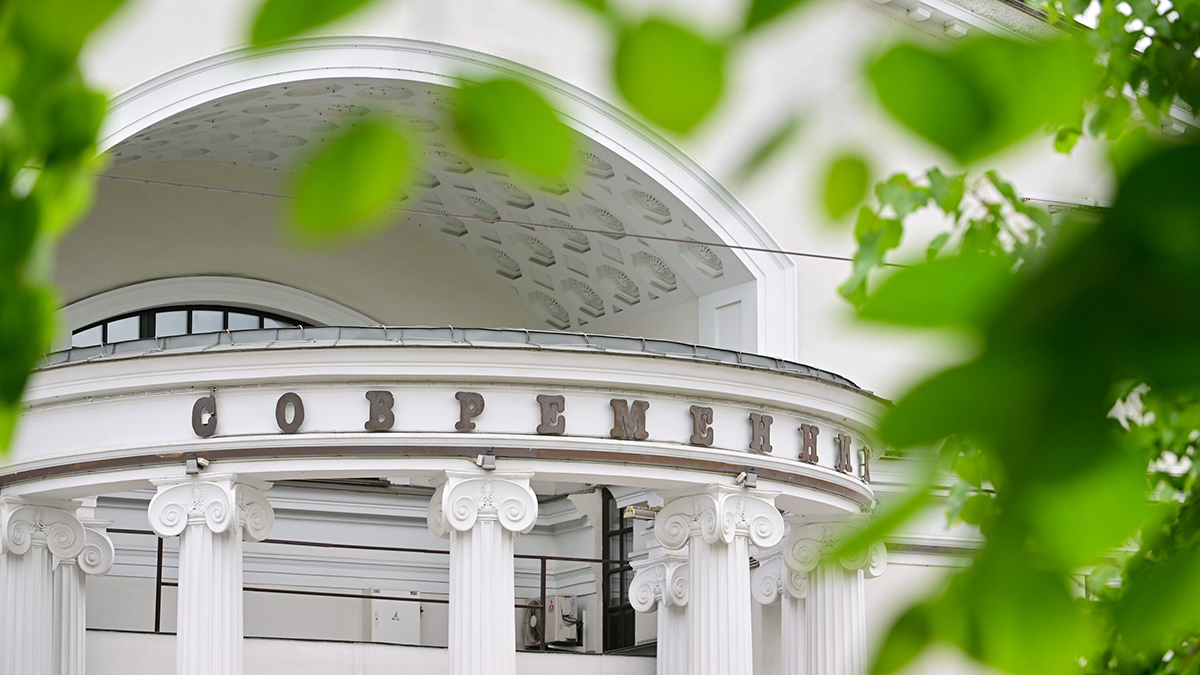 «Мосбилет» показал первую афишу «Современника» в честь 70-летия театра