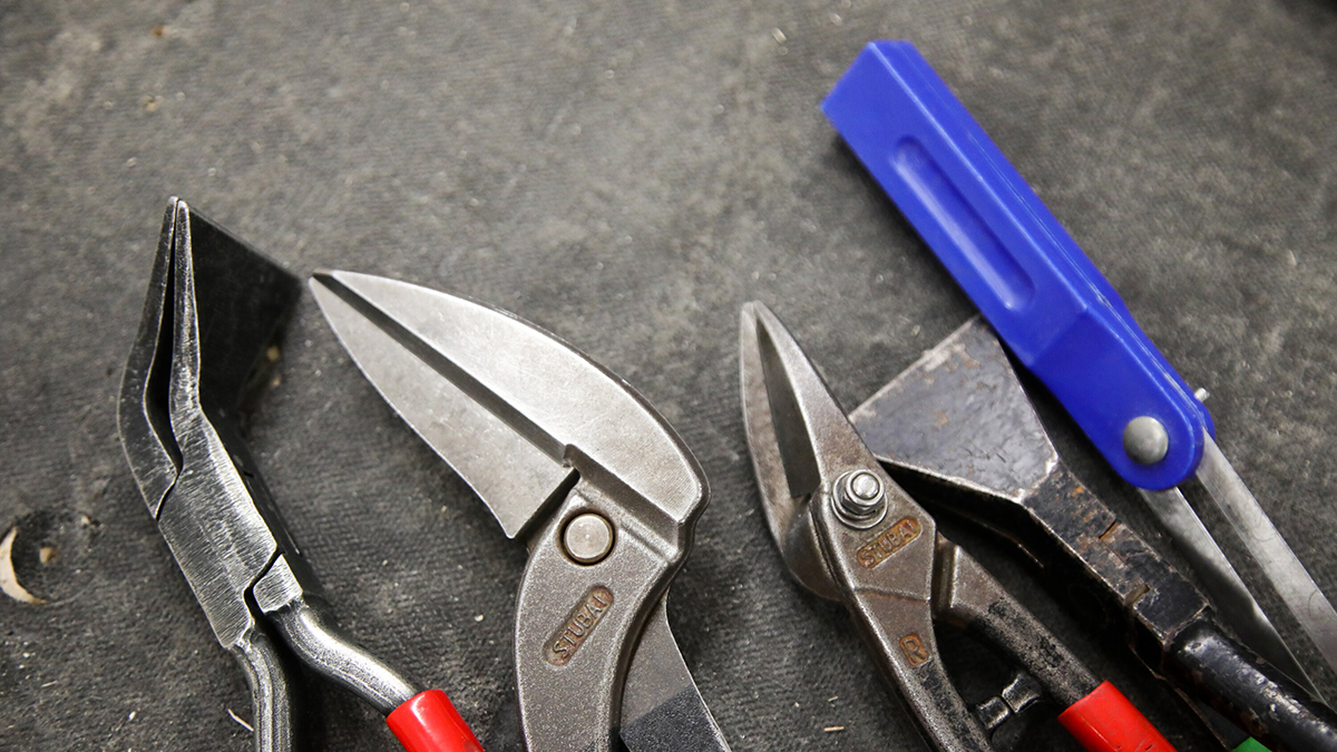 Участник ярмарки в ЦАО отправляет в зону СВО стройматериалы и инструменты