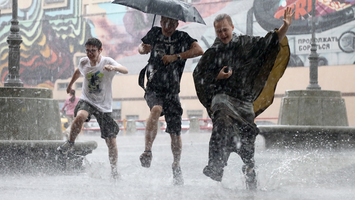 «Желтый» уровень опасности из-за ливней и грозы продлили в Москве до 19 июня