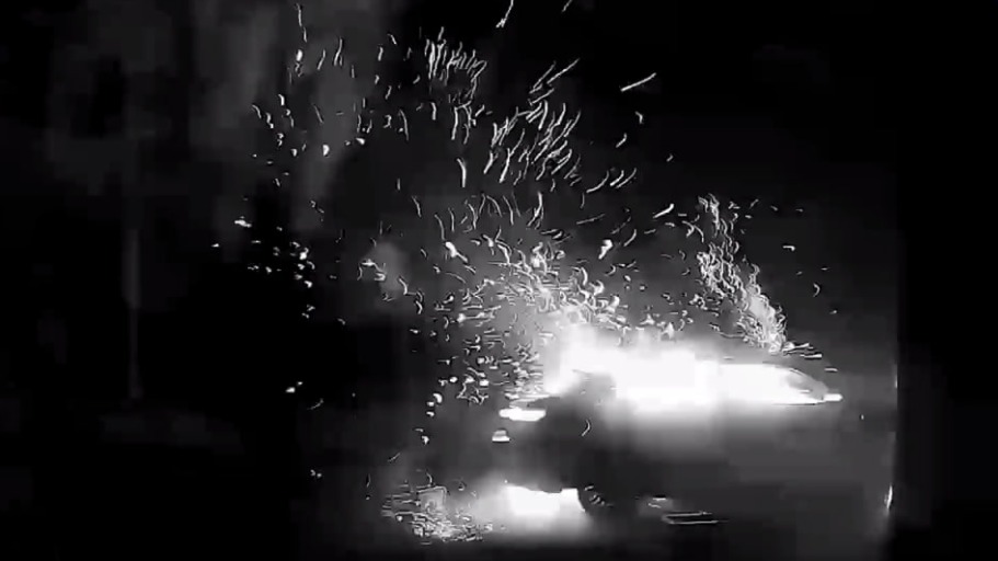 Такси взорвалось рядом с подъездом жилого дома в Новосибирске