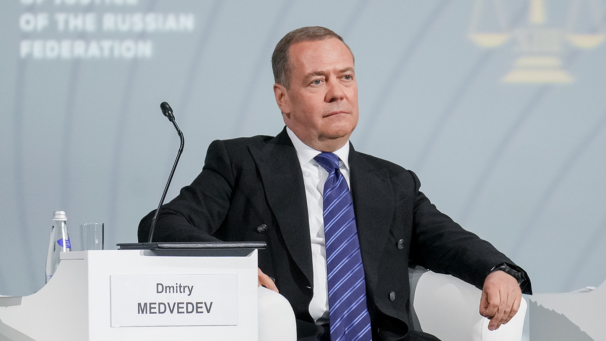 Путин наградил Медведева орденом «За заслуги перед Отечеством» четвертой степени