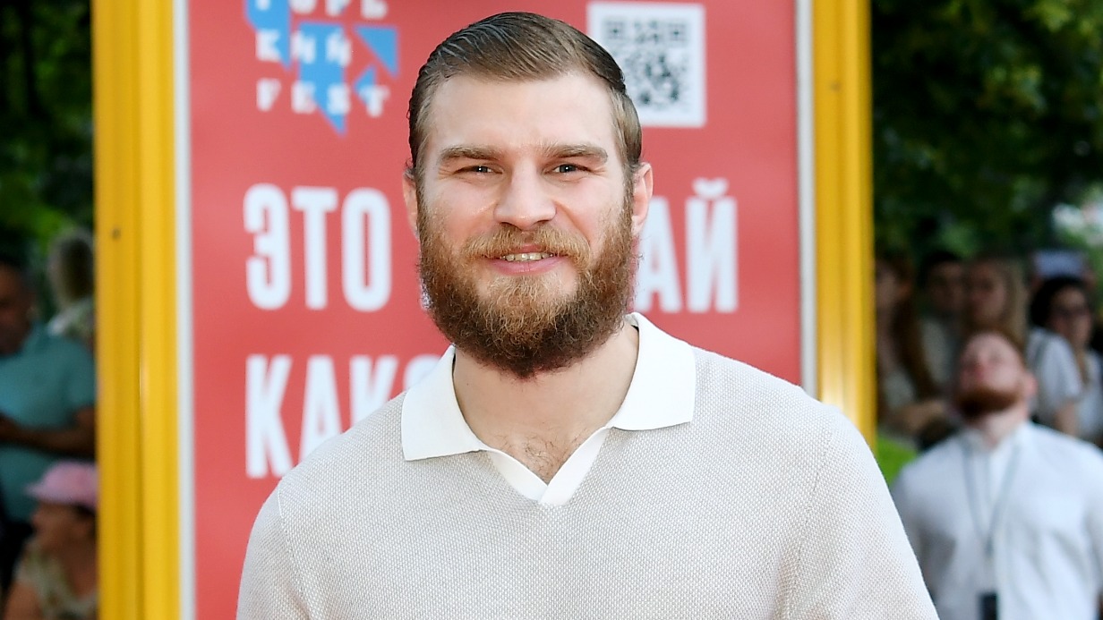 Актер Владимир Любимцев считает, что богатырям присуща щедрость