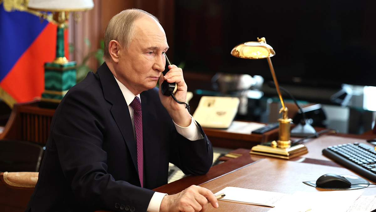 Лавров объяснил, почему Путин взял трубку, когда ему позвонил Макрон