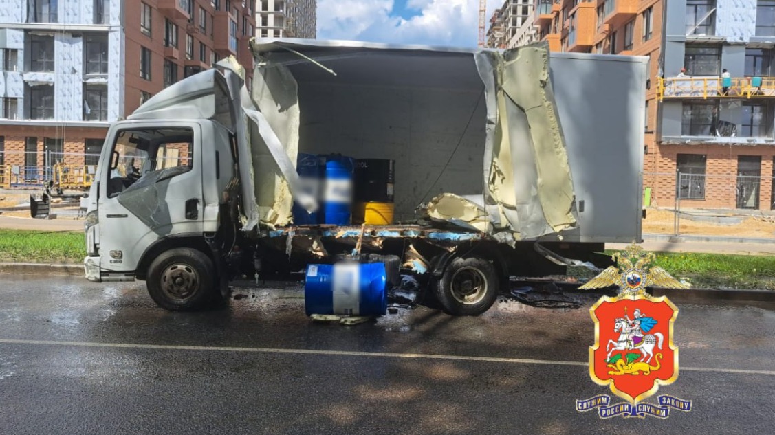 Водитель автобуса выехал на встречку и протаранил грузовик в Балашихе