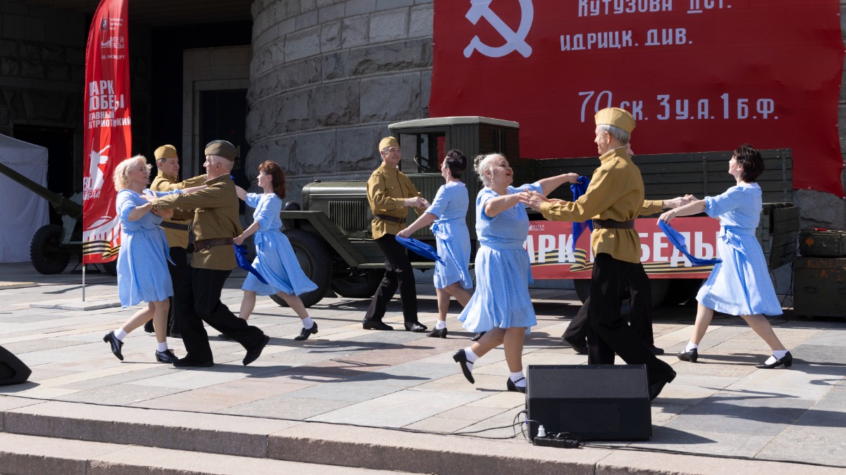 Около Музея Победы воссоздали атмосферу 1940-х годов