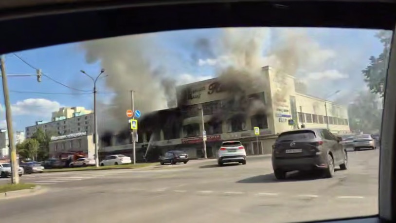 Сильный пожар произошел в ТЦ «Пионер» в подмосковном Королеве