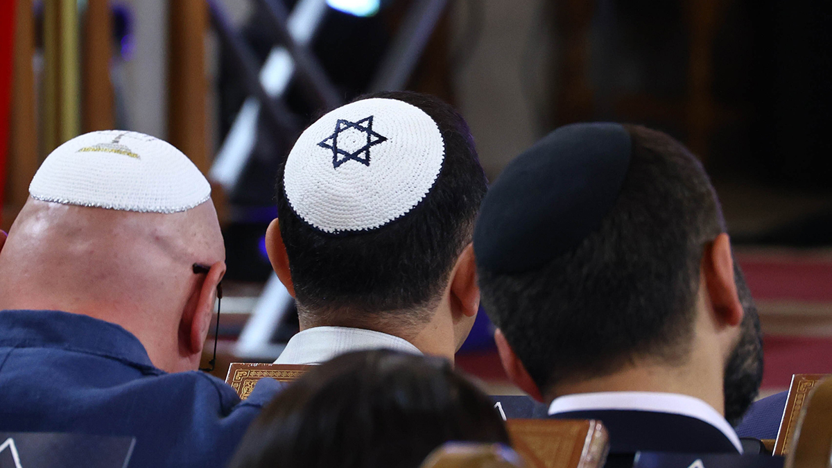 Франция потребовала от Испании объясниться за снятие с рейса еврейского хора