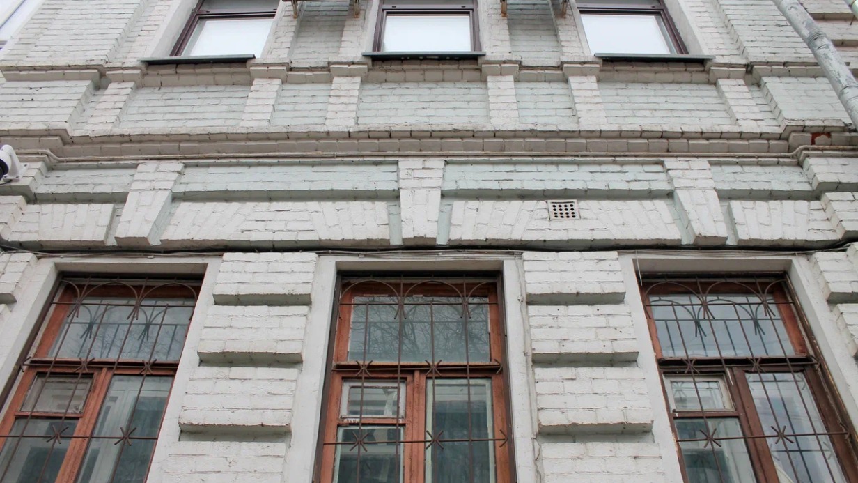 В Таганском районе столицы стартовали работы по капитальному ремонту жилого дома, возведенного в XIX веке в стиле эклектики