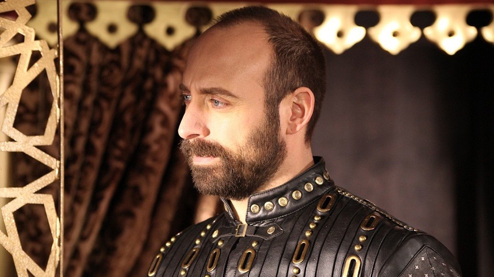 Условный срок звезде «Великолепного века» Эргенчу могут заменить на реальный