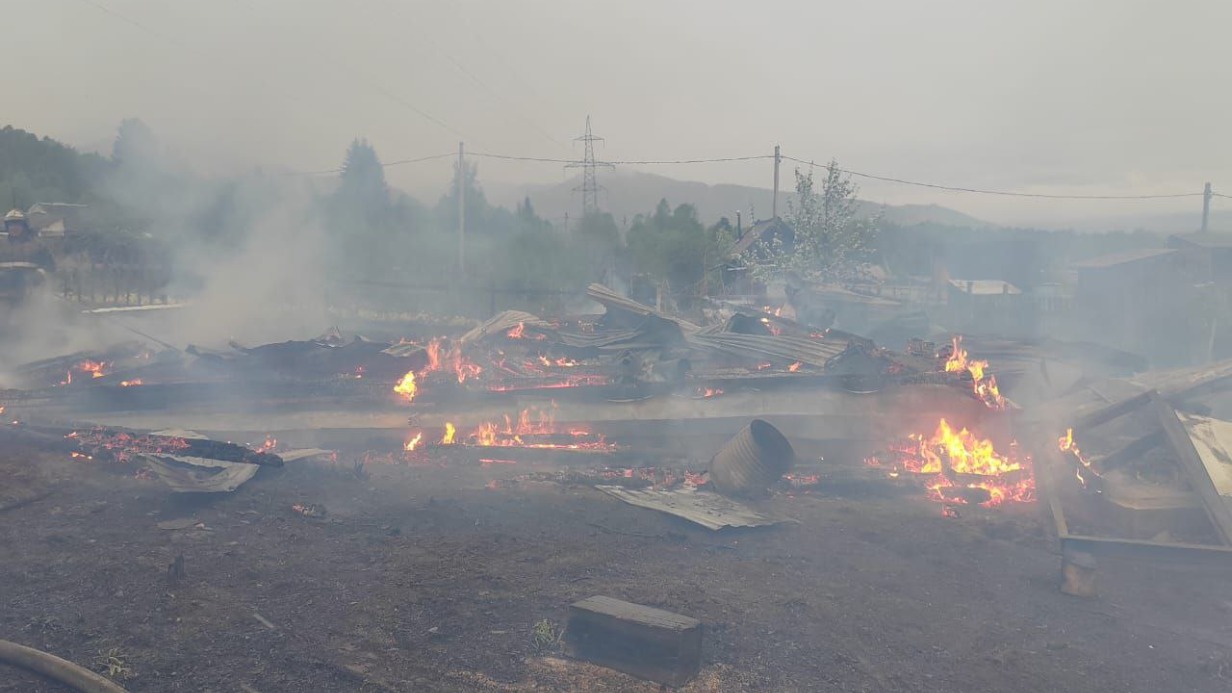 Трехдневный траур объявили в Байкальске после массового убийства подростков
