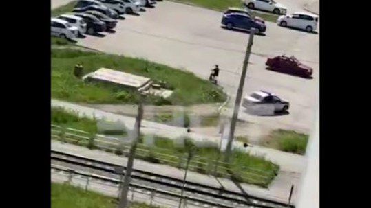 Полицейские в Магнитогорске не смогли поймать самокатчика во время погони 